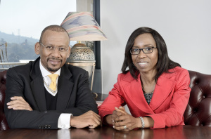 Teddy Daka, Chairman of Aurecon, congratulates Dr Lulu Gwagwa on her appointment as Chairperson of the Board of Directors of Aurecon SA. 