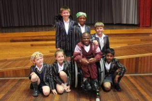 Denver Whitebooi with pupils from Merryvale Primary School in Port Elizabeth.