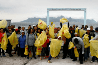 Volunteers for International coastal clean up day 2017 on Robben Island