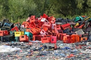 landfill-plastic- dreamstime