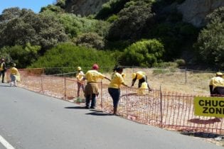 Plastics SA Cape Town Cycle Tour clean up crew at work