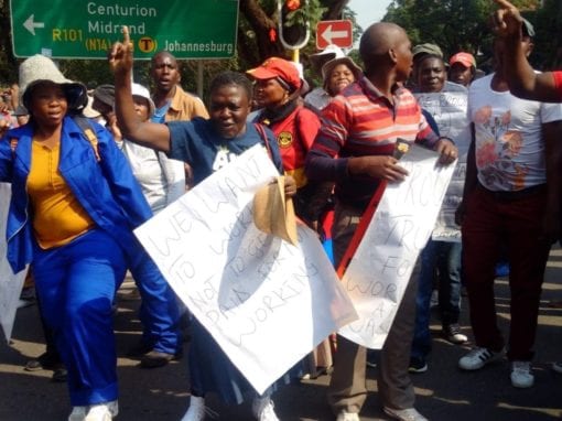 Several intersections in Pretoria CBD were closed off as a large crowd of protesting SA Municipal Workers Union marched to Tshwane House. The SAMWU memorandum was received by city manager Moeketsi Mosola. MEDIA: ANA Reporter