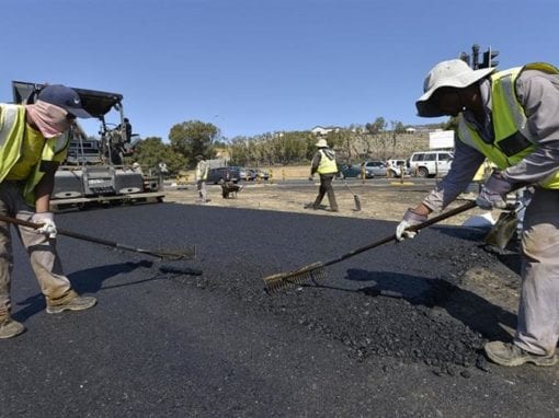 Placing asphalt layers on the newly constructed lanes along Kommetjie Road and Ou Kaapse Weg. Photo City of Cape Town