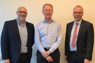 Julian Lowe, International Sales Director, Modern Water (left) and Peter Nicoll, Technical Director, Modern Water (right) with Dr Gunter Rencken, Technical Director from WEC Projects of South Africa.