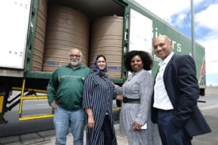 Bader Kazi from Gift of the Givers received 100 JoJo tanks from Engen CSI Manager Adhila Hamdulay, Head of Tranformation Unathi Njokweni Magida and Retail GM Seelan Naidoo to assist the drought stricken Makhanda community