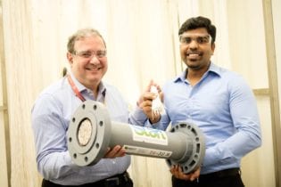 Dr Adil Dhalla (left), Managing Director of START Centre, holding the novel tri-bore hollow-fibre membrane, with Dr Antony Prince (right), Founder of Memsift Innovations, holding the completed membrane module to be used in the new pilot plant.