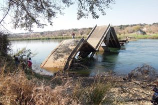 Bridge collapse on River Cubango