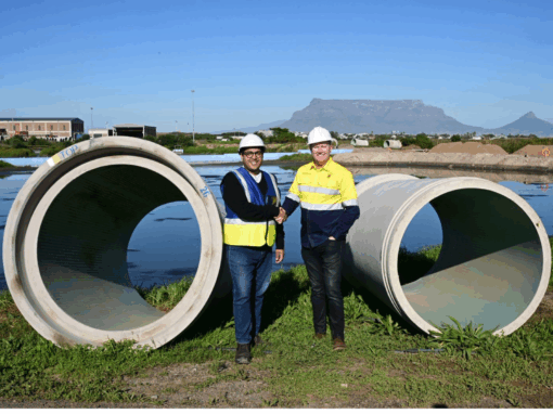Councillor Zahid Badroodien, the City’s Mayoral Committee Member for Water and Sanitation, with Dean McPherson, Minister of Public Works