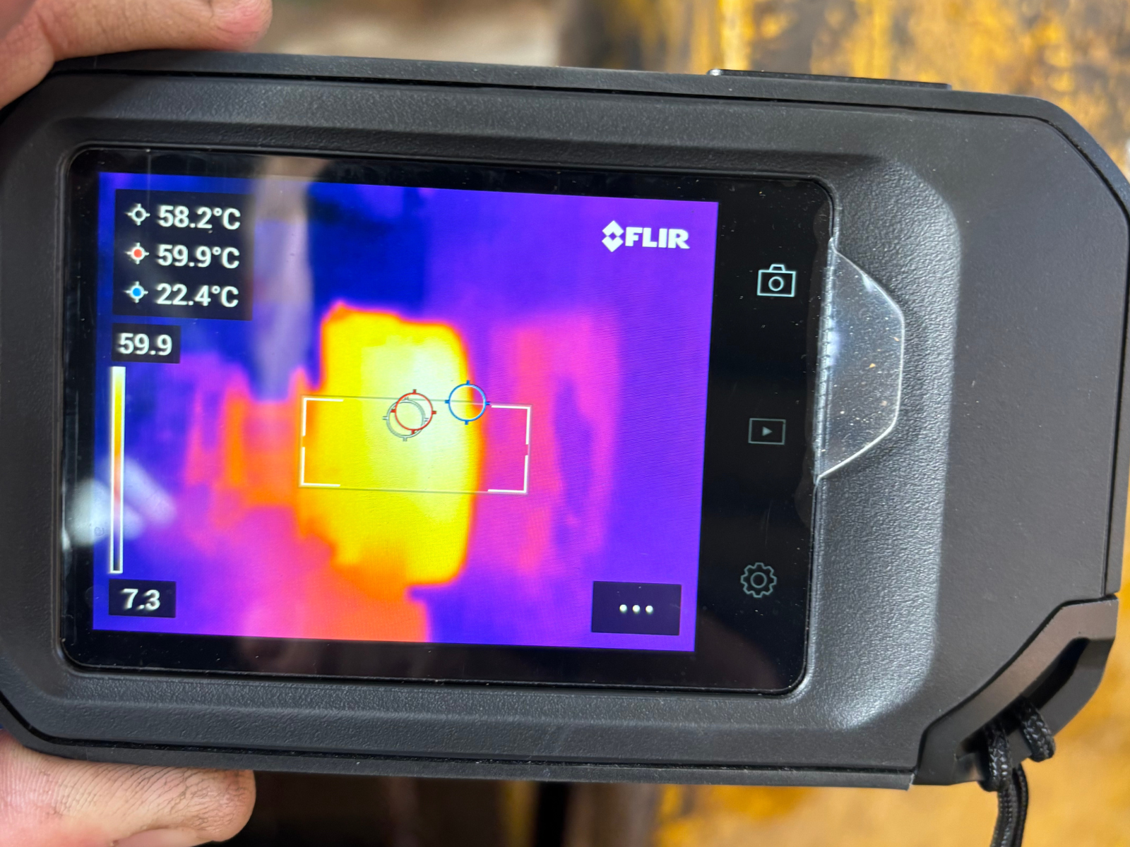 Thermal radar gun checking critical component operating temperatures