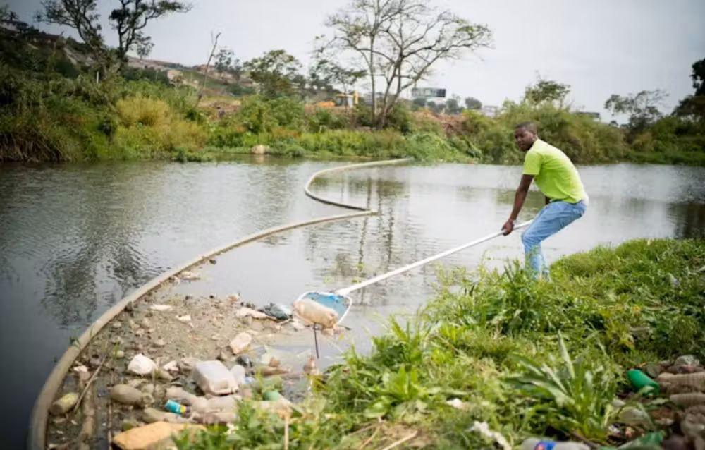 eThekwini Municipality’s Sihlanzimvelo Stream Cleaning Programme. eThekwini Municipality