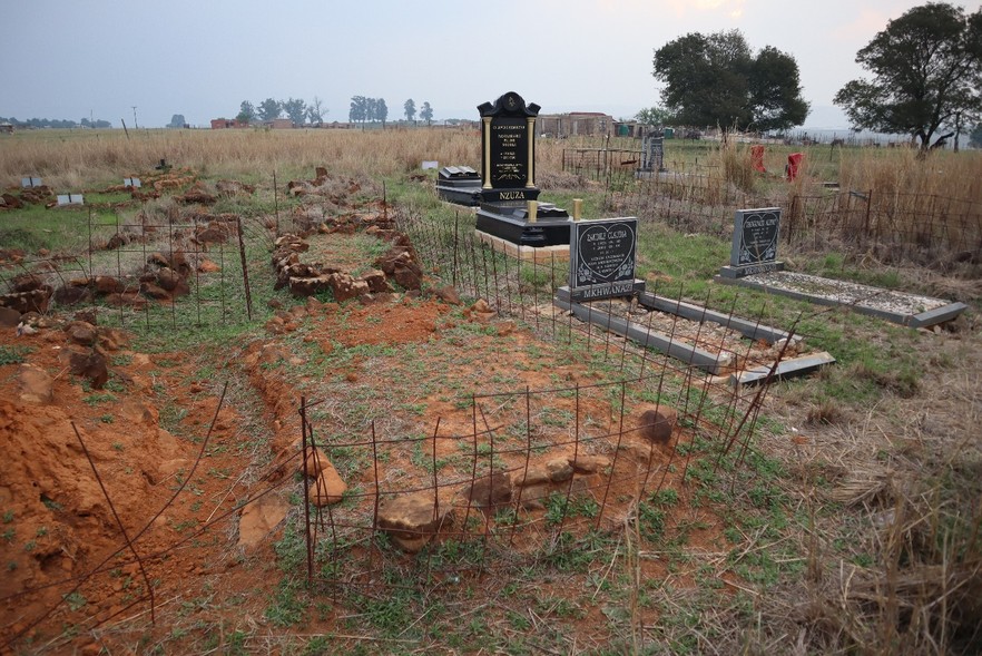 Graves in the basin of the Woodstock Dam