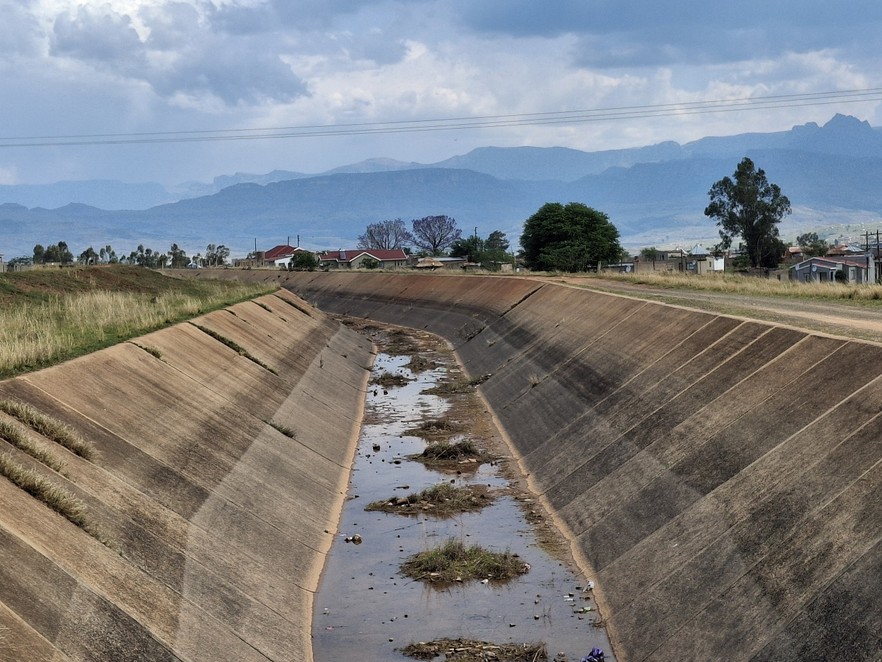 Tugela-Vaal Canal feeds water from Woodstock Dam and the Driel Barrage to the Drakensberg Pumped Storage Scheme