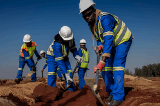 Rand Water team digging water pipes