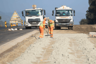 Road creation with AfriSam Roadstab cement bags and sand
