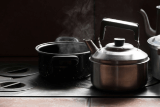 Boiling water with electricity