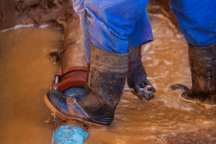 Sustainable water user for wasted water through pipelines