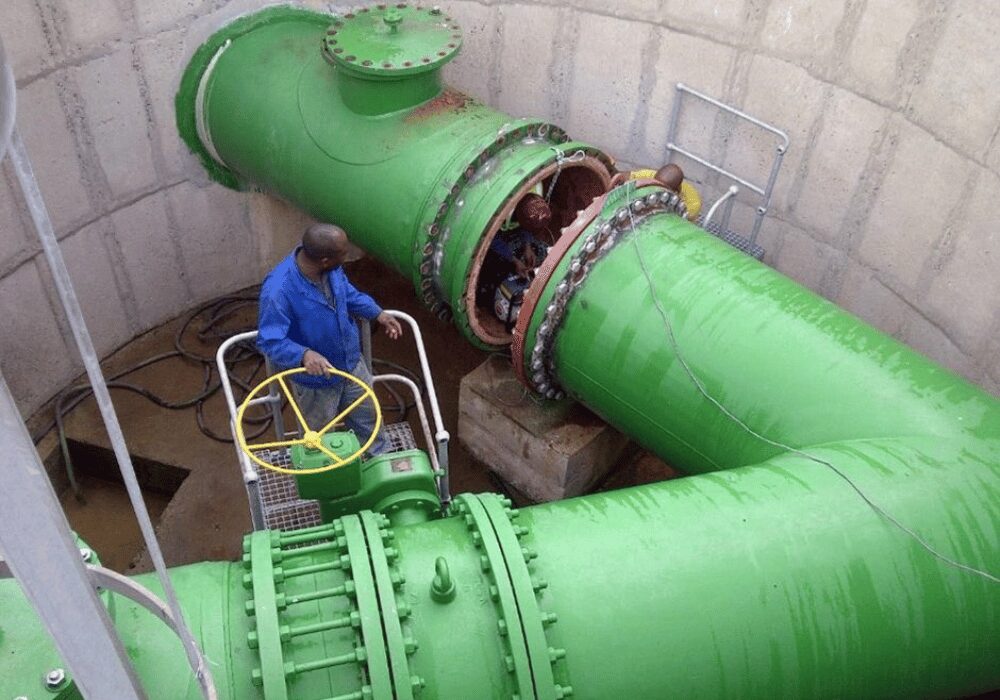 Access constraints in a valve pit