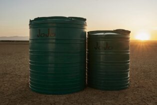 JoJo Tanks on a cracked dry field