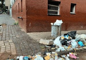 Rubbish piled up in Johannesburg road