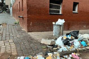 Rubbish piled up in Johannesburg road