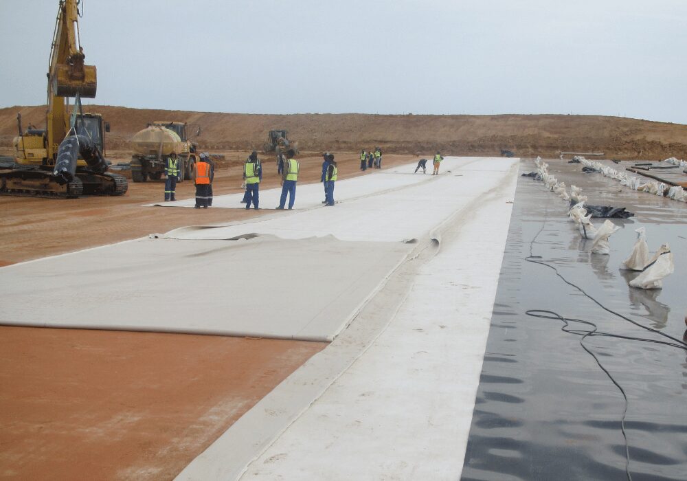Installation and welding of the HDPE geomembrane liner at Weskus Regional Landfill near Vredendal