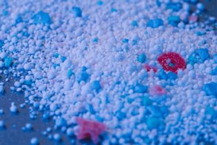 Polystyrene balls for recycling