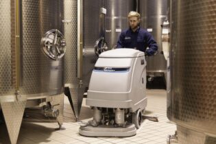 Skyjacks M510 for cleaning with Sanitech