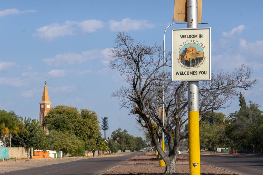 A sign in the middle of town reads Dawid Kruiper Municipality welcomes you