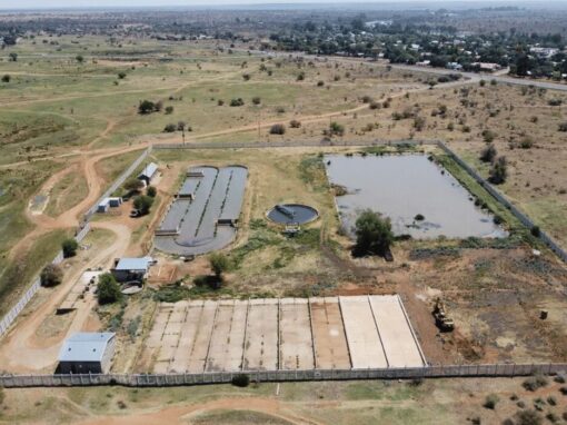 Close aerial: Warrenton WWTW showing the Pasveer ditch