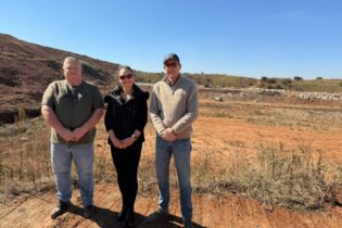 Nicolle de Bruyn of IWMSA at Mooiplaats landfill and recycling facility