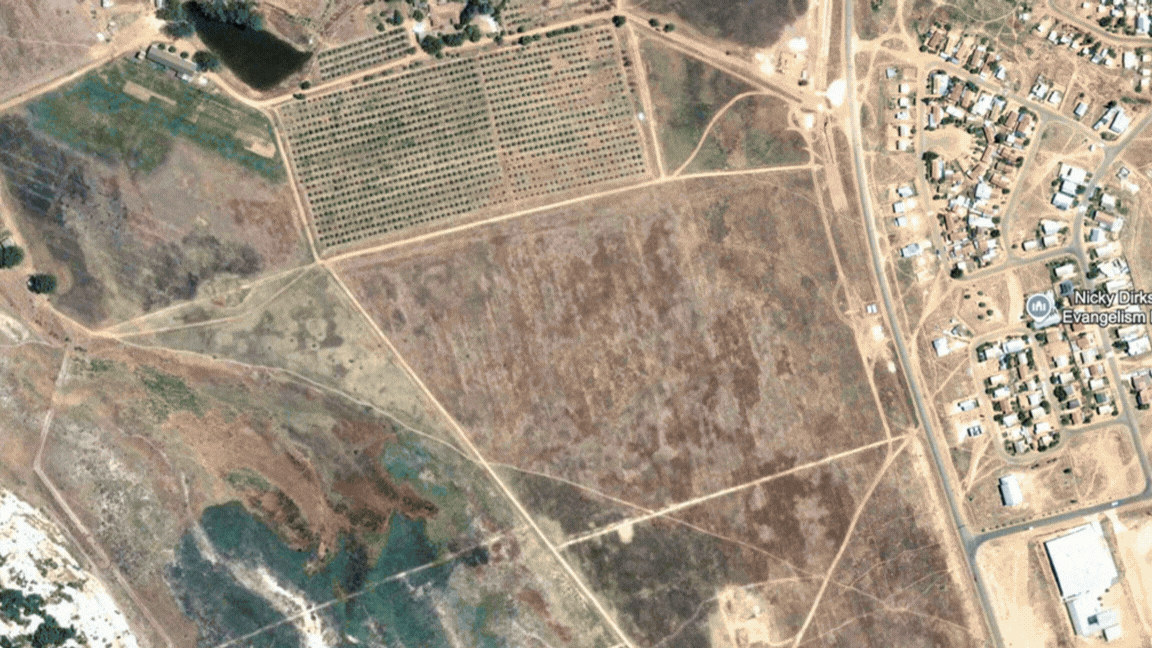 Google Earth satellite imagery shows how the Riverview informal settlement in Citrusdal