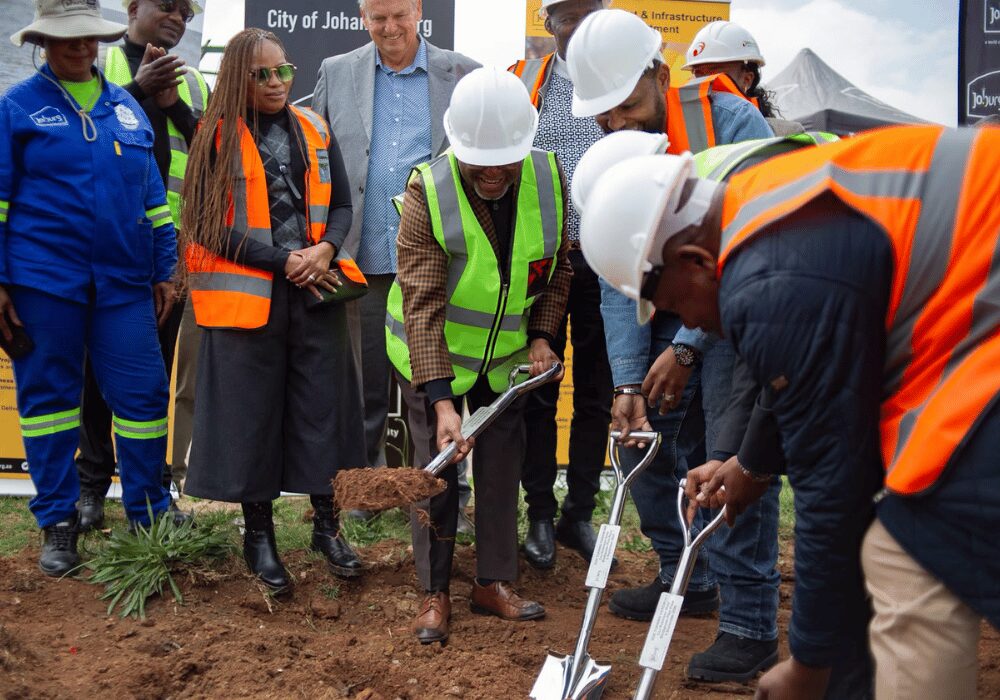 Mayor Morero breaks ground for the biodigester pilot plant