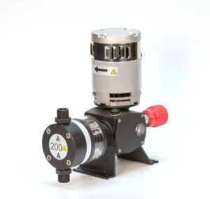 The Dostec piston pump delivers precise liquid dosing through its isolated dosing head, micrometric control and adjustable flow regulation