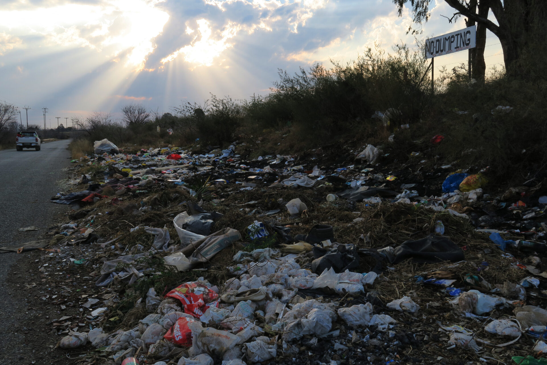Besides sewage, plastic and other refuse litter fields in and around Bloemfontein. Many residents complained of irregular refuse collection.