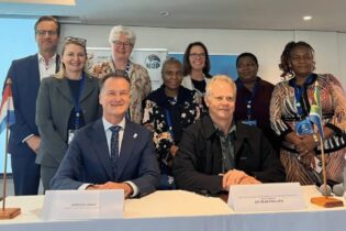 The Declaration of Intent was signed Dr Sean Phillips, Director-General and Jeroen Haan, President of the Dutch Water Authorities (Unie van Waterschappen).