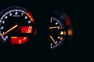 fuel gauge to empty on a car
