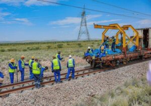 rail-workers-iron-ore-line-maintenance-shutdown
