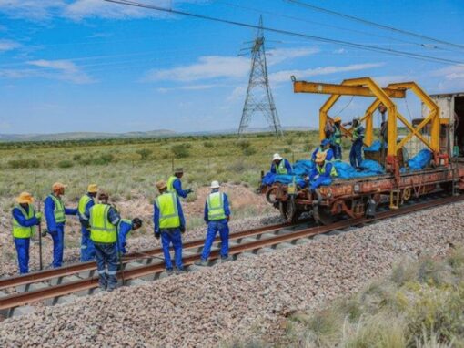 rail-workers-iron-ore-line-maintenance-shutdown